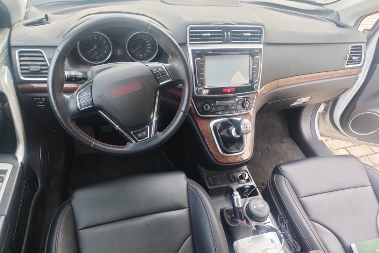 Used Haval H6 2015 Revised Version Sport Edition 1.5T Manual Transmission Two-Wheel Drive Elite Grade Center Console