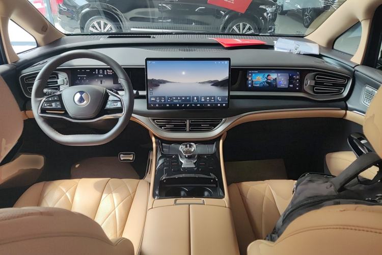 Used Denza D9 2025 DM-i Intelligent Drive 1020 Four-Wheel Drive Flagship Model
