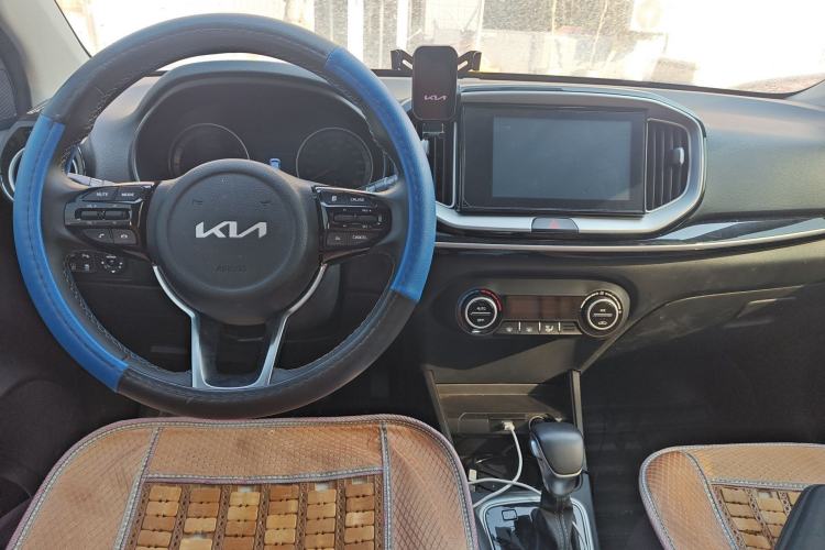 Used Kia kx1 Stonic 2021 1.4L CVT Fun & Sunroof Model Center Console