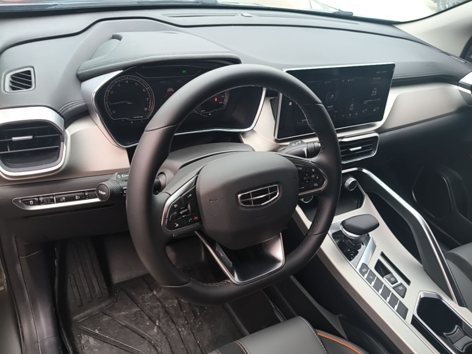 Geely Auto Coolray 2023 1.5T DCT Platinum Edition — снимка 15