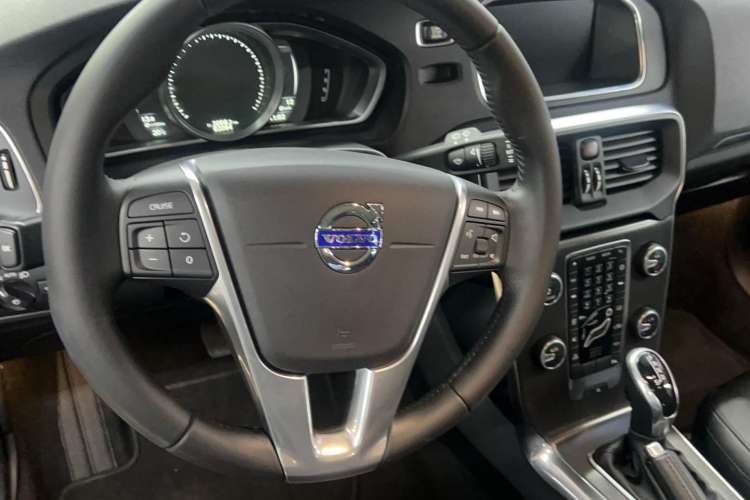 Used Volvo V40 2016 T3 Zhiyi Edition
