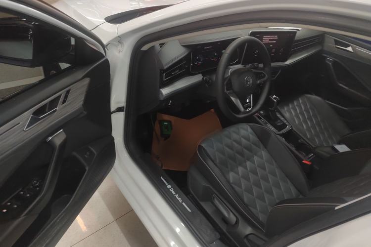 Used Volkswagen Sagitar 2023 300TSI DSG Excellence Edition Driver Seat