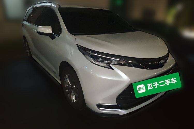 Used Toyota SIENNA 2023 2.5L Hybrid Comfort Edition Front Right 45 Deg