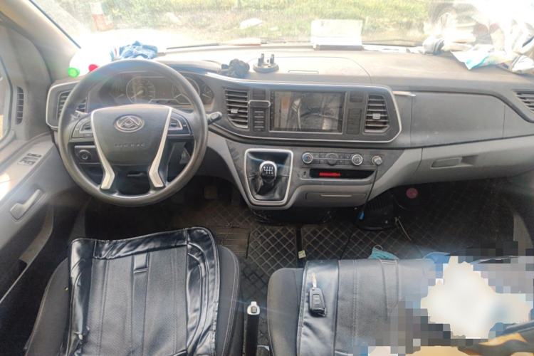 Used SAIC MAXUS Xintu V80 2021 2.0T Manual Classic Aoyuntong Long Wheelbase Mid-Roof 6/7/8/9-Seater Center Console