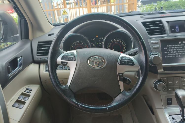 Used Toyota Highlander 2012 2.7L Two-Wheel Drive 7-Seater Luxury Edition Steering Wheel