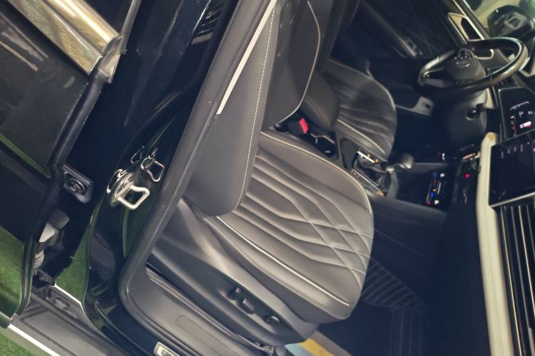 Used Volkswagen Tiguan L 2022 330TSI Automatic Two-Wheel Drive Smart Edition Right Front Seat