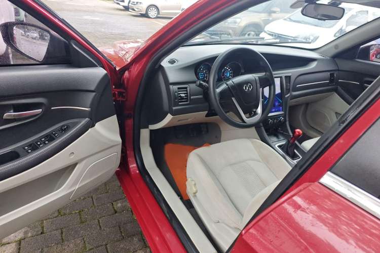 Used BAIC Senova D50 2014 1.5L manual standard version
