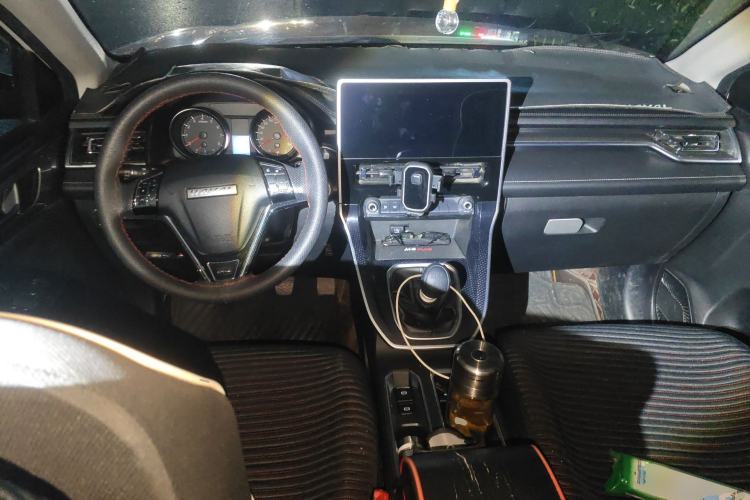 Used Haval M6 2021 PLUS 1.5T Manual Elite Smart Connectivity Model Center Console
