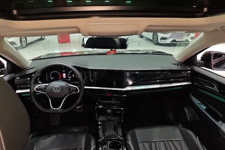 Used Volkswagen Passat 2023 Facelift 330TSI Luxury Edition
