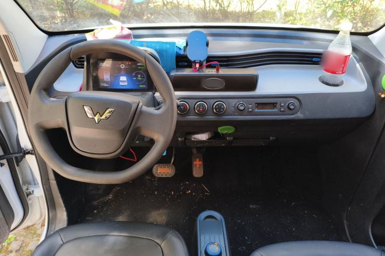 Used Wuling Hongguang MINIEV 2020 Enjoyment Model Lithium Iron Phosphate Center Console