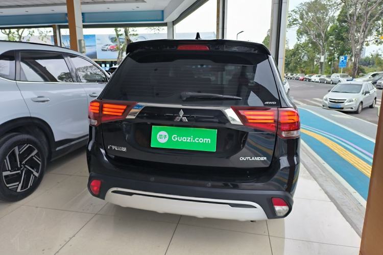 Used Mitsubishi Outlander 2020 2.4L 4x4 Zhi Xiang Edition 7-Seater
