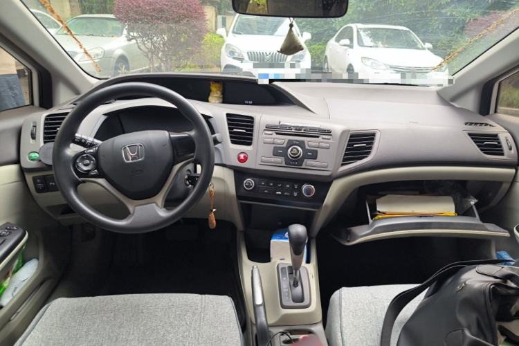Used Honda Civic 2012 1.8L automatic comfort version Center Console