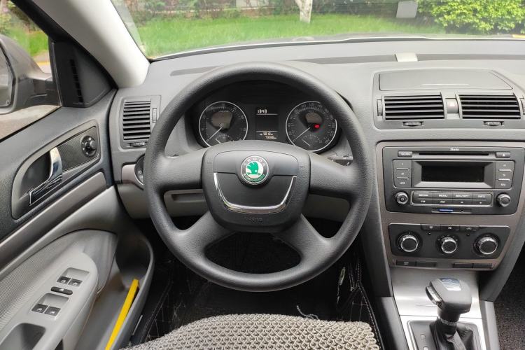 Used Skoda Octavia 2013 1.6L Automatic Yijie Edition Steering Wheel
