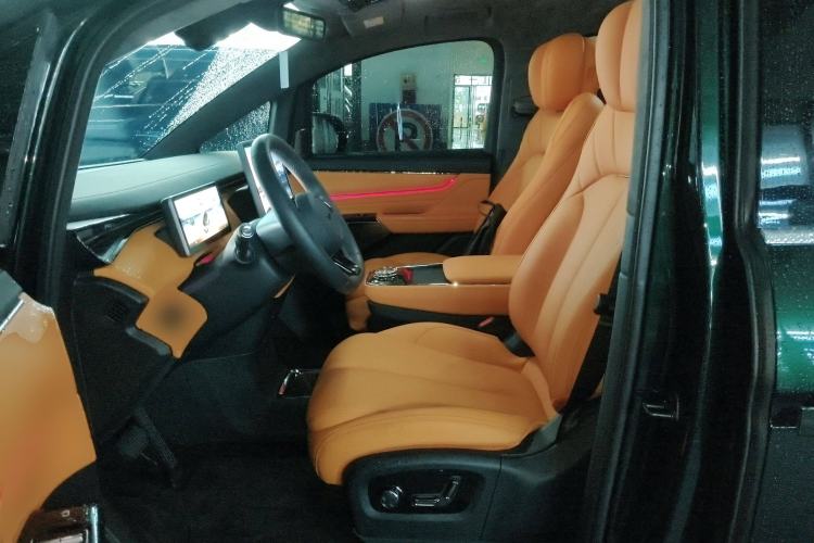 Used Geely Galaxy LEVC L380 2024 140-Degree 6-Seater All-Wheel-Drive Ultra