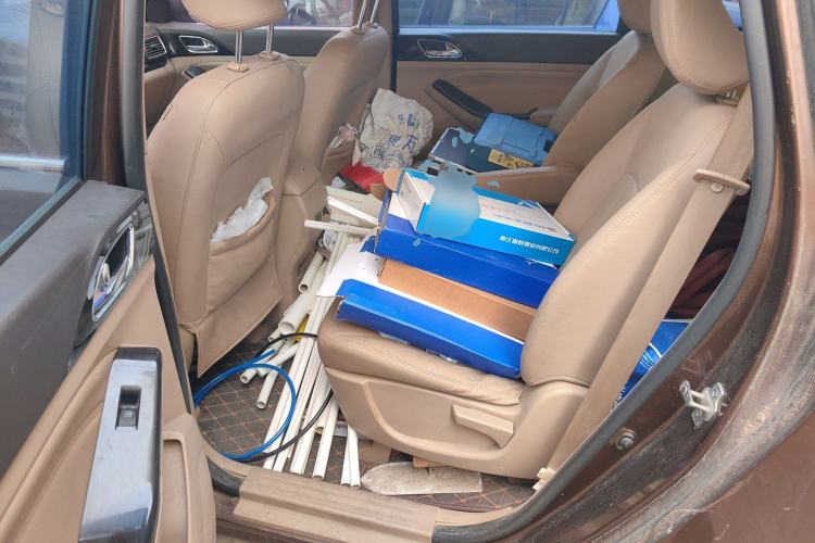 Used Baojun 730 2014 1.5L manual Comfort ESP version 7 seats Left Rear Seat