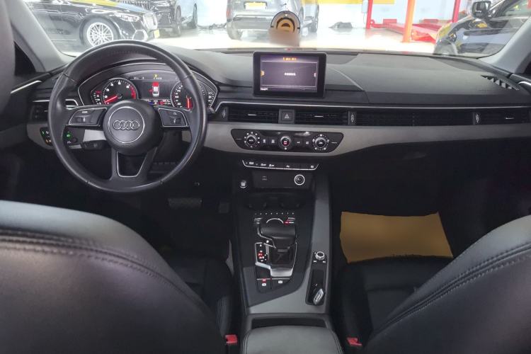 Used Audi A4L 2018 30th Anniversary Edition 40 TFSI Trendy Model Center Console