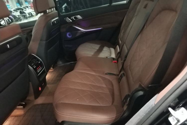 Used BMW X7 2024 xDrive40i Luxury Package – Leading Model
