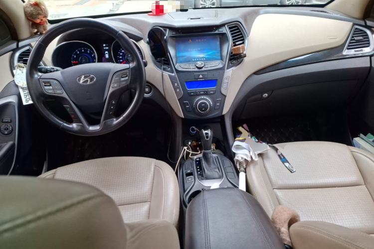 Used Hyundai Santa Fe 2013 2.4L Automatic Two-Wheel Drive Smart Version Center Console