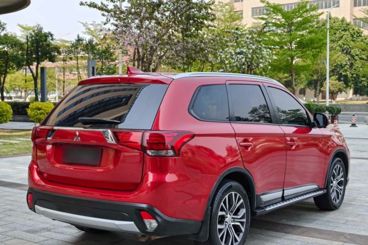 Used Mitsubishi Outlander 2018 2.0L Two-Wheel Drive Glory Edition 5 Seats Exterior 3