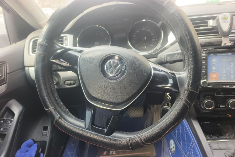 Used Volkswagen Sagitar 2015 230TSI Automatic Comfort Version Steering Wheel