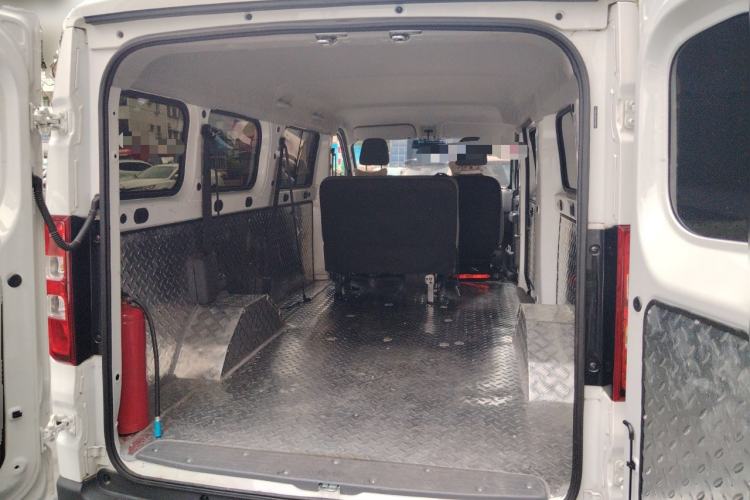 Used Wuling Yangguang 2024 300KM Comfort Version Passenger Van 75kW