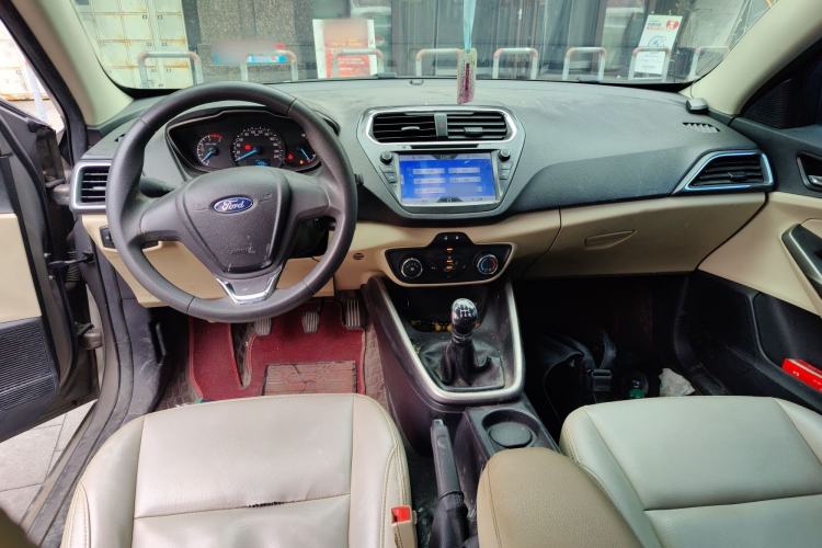 Used Ford Escort 2015 1.5L Manual Comfort Model Center Console