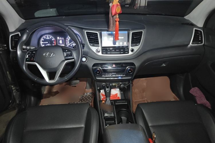 Used Hyundai Tucson 2015 1.6T Dual-Clutch Two-Wheel-Drive Smart Model Center Console