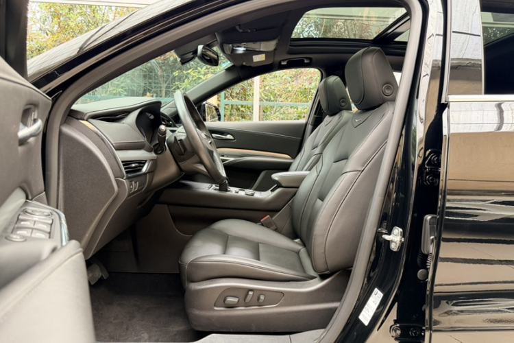 Used Cadillac XT4 2021 28T Two-Wheel Drive Leading Version Interior 1