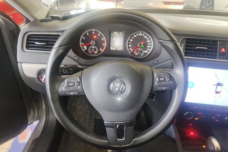 Used Volkswagen Sagitar 2014 Revised Version 1.4TSI Automatic Luxury Edition Steering Wheel