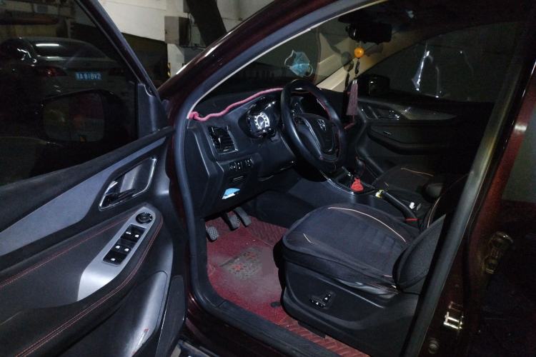 Used Baojun 560 2016 1.5T Manual Luxury Model Driver Seat