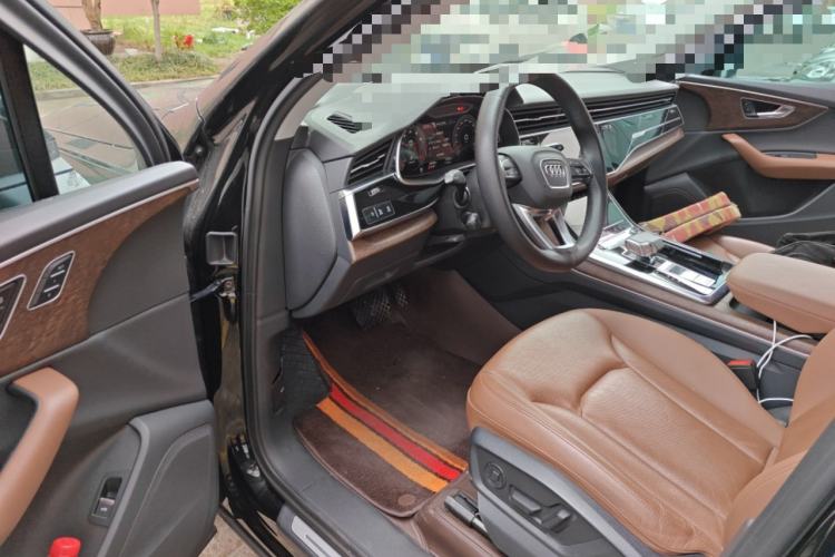 Used Audi Q7 2022 45 TFSI quattro S line Luxury Edition Driver Seat