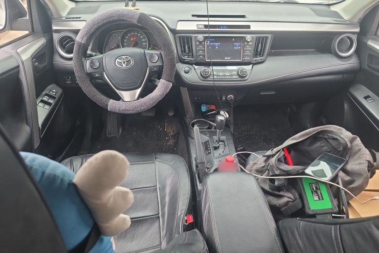 Used Toyota RAV4 2016 2.0L CVT Two-Wheel Drive Fashion Edition China V Standard Center Console