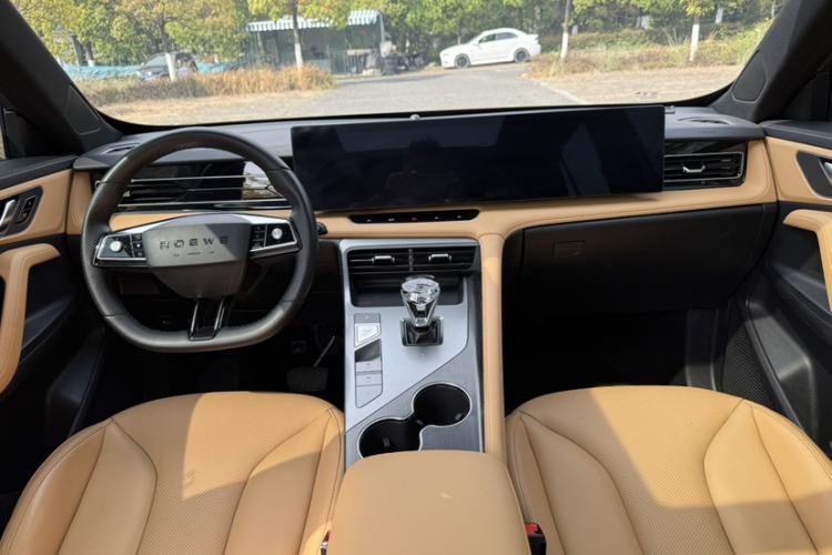 Used Roewe RX5 2023 1.5T Prestige Sliding-Screen Version Interior 3