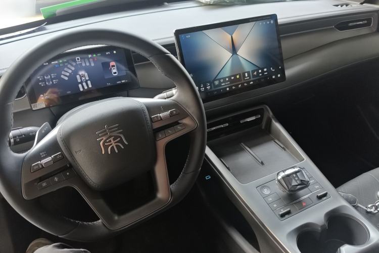 Used BYD Qin PLUS 2025 DM-i Smart Drive 120KM Superior Model Center Console