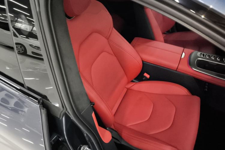 Used Xiaomi Auto SU7 2024 Four-Wheel Drive Ultra-Long Range Advanced Intelligent Driving Max Edition