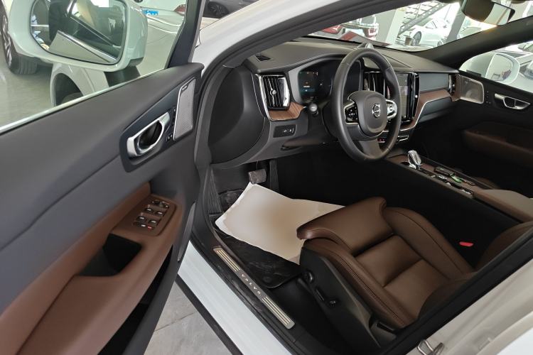 Used Volvo XC60 New Energy 2025 Plug-in Hybrid Long-Range All-Wheel Drive Smart Luxury Edition Driver Seat