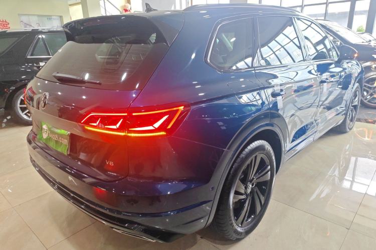Used Volkswagen Touareg 2021 3.0 TSI Luxury Edition Black Diamond Sport Package Rear Right 45 Deg