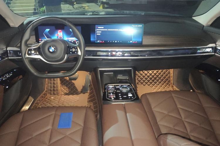 Used BMW 7 Series 2023 735Li Luxury Package Center Console