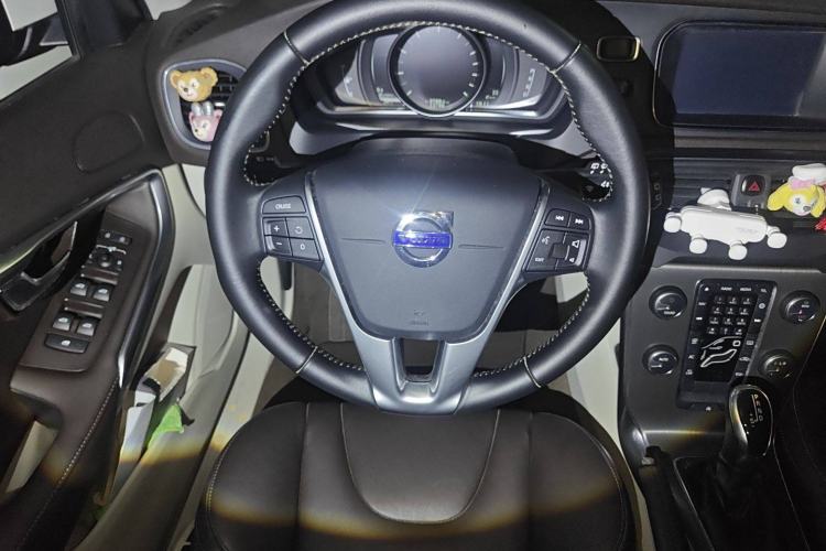 Used Volvo V40 2016 T3 Zhiyi Edition