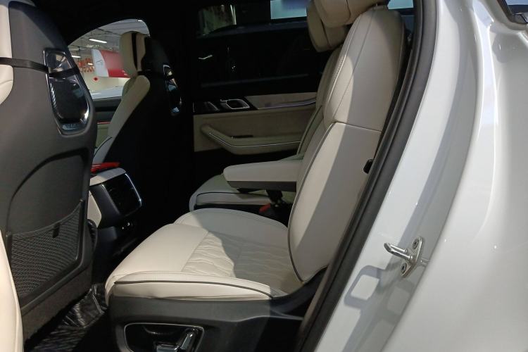 Used Lynk & Co 09 2021 2.0T Ultra Six-Seater
