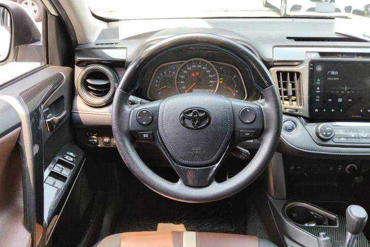 Used Toyota RAV4 2016 2.0L CVT Two-Wheel Drive Fashion Edition China V Standard Steering Wheel