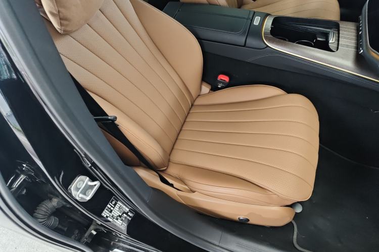 Used Mercedes-Benz E-Class New Energy 2024 E 350 e L Plug-in Hybrid Sedan Right Front Seat