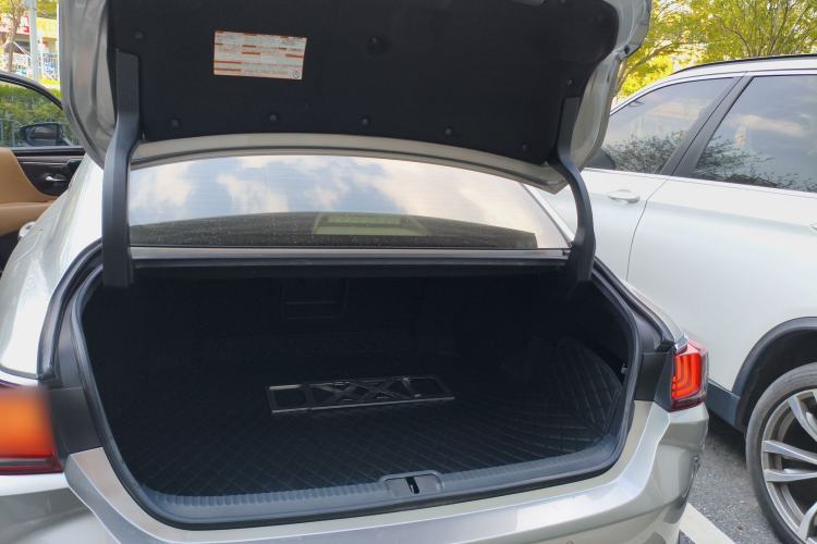 Used Lexus ES 2020 300h Executive Edition
