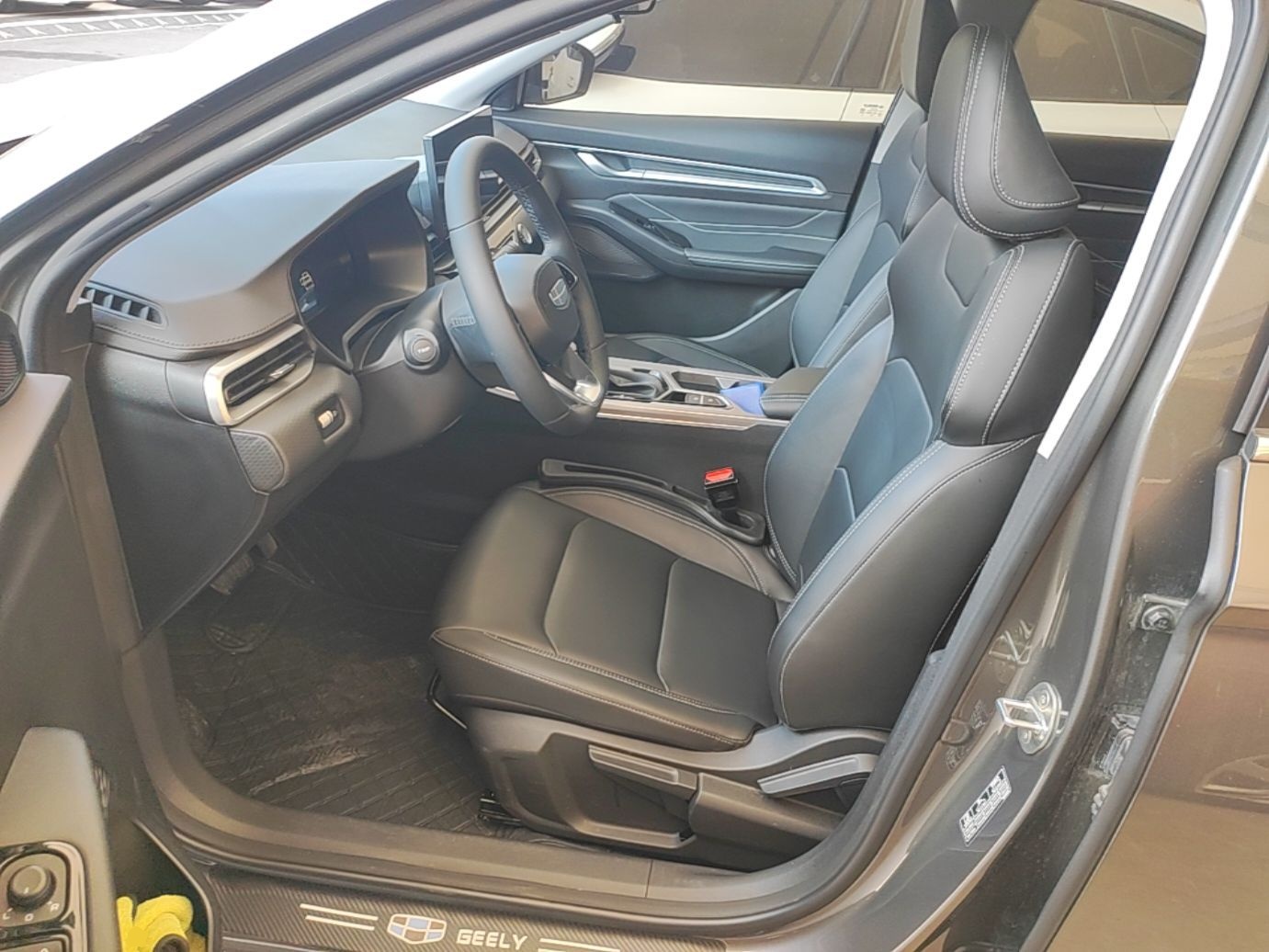 Geely Auto Emgrand 2025 4th Generation 1.5L CVT Luxury Version — снимка 17