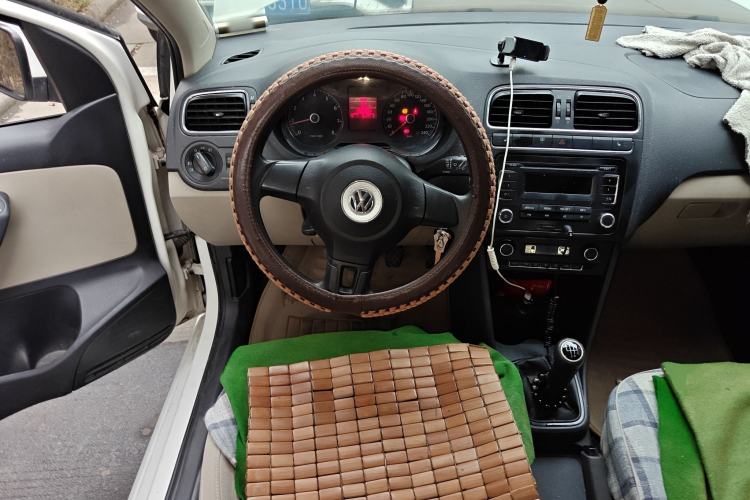 Used Volkswagen Polo 2011 1.4L Manual ZhiShang Edition
