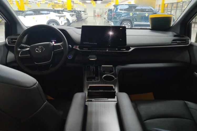 Used Toyota SIENNA 2021 2.5L Hybrid Premium Edition Center Console