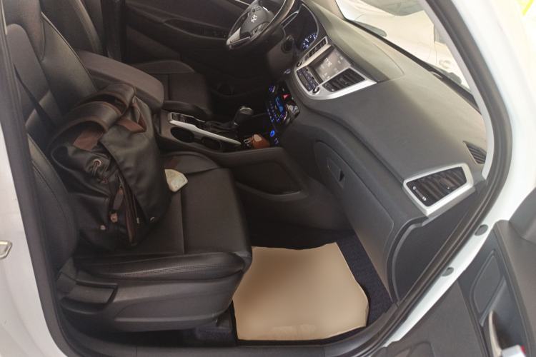 Used Hyundai Tucson 2015 1.6T Dual-Clutch Two-Wheel-Drive Smart Model Right Front Seat