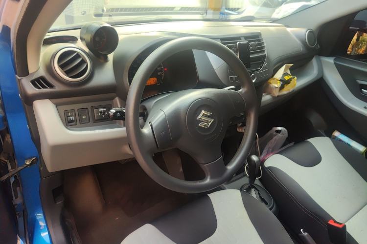 Used Suzuki Alto 2013 1.0L Automatic Luxury Model Center Console