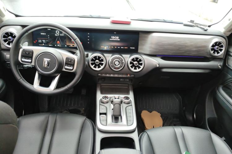 Used Tank 300 2023 City Edition 2.0T—Stylish as Ever Center Console