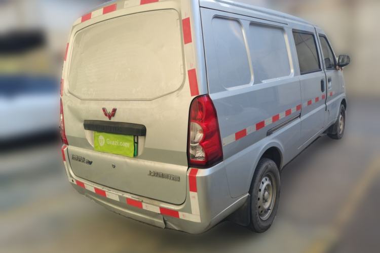 Used Wuling Rongguang EV 2022 Base Model Enclosed-Window Vehicle with 5 Seats Powered by Penghui Battery
